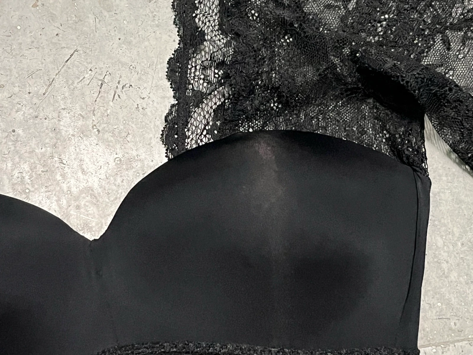 Top cropped preto com mangas de renda – photo 4